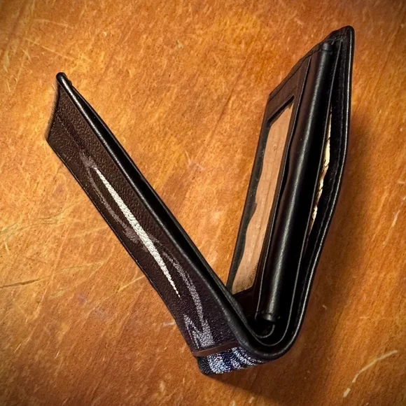 FINDIG Rare Stingray Skin Wallet Black Dragon AW-027-01 Like New - Picture 5 of 8